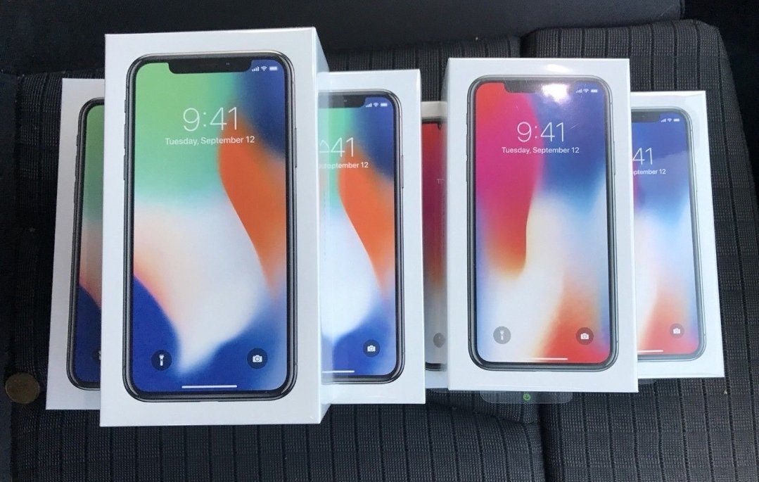 RookieIsThePlug's tweet image. BIGGEST BTS GIVEAWAY!!!

- 2x BTS HOODIES, 4x BTS ALBUMS AND ALOT Of iPhone X 256GB

To Enter:
Like + retweet 
Follow me and @Rookieplug 
Turn on Notis
Comment "Done"