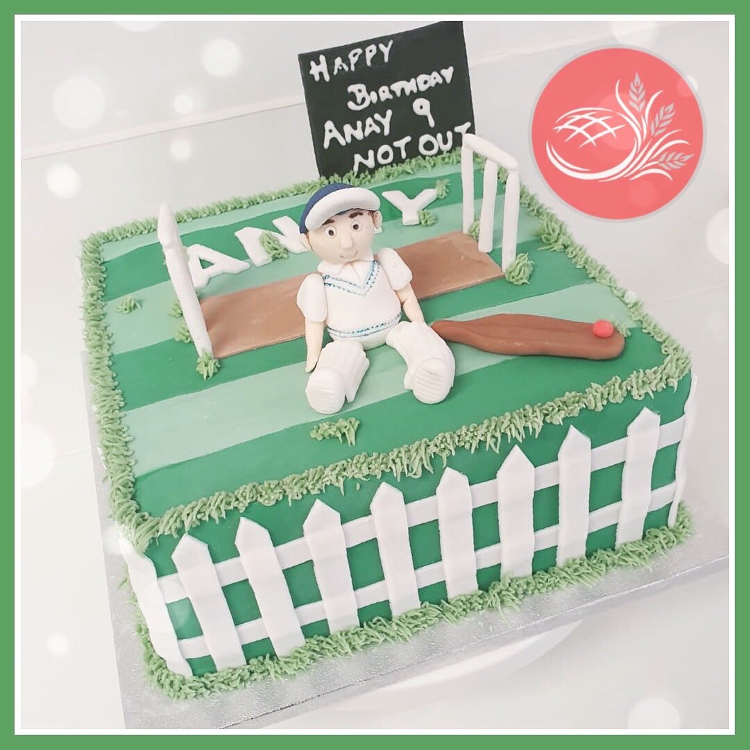With the #cricketworldcup recently &amp; #theashes ongoing we thought this was quite a topical cake for a #cricket fan 😊 #bespokecakes #bakery #cricketcake #westmidlands