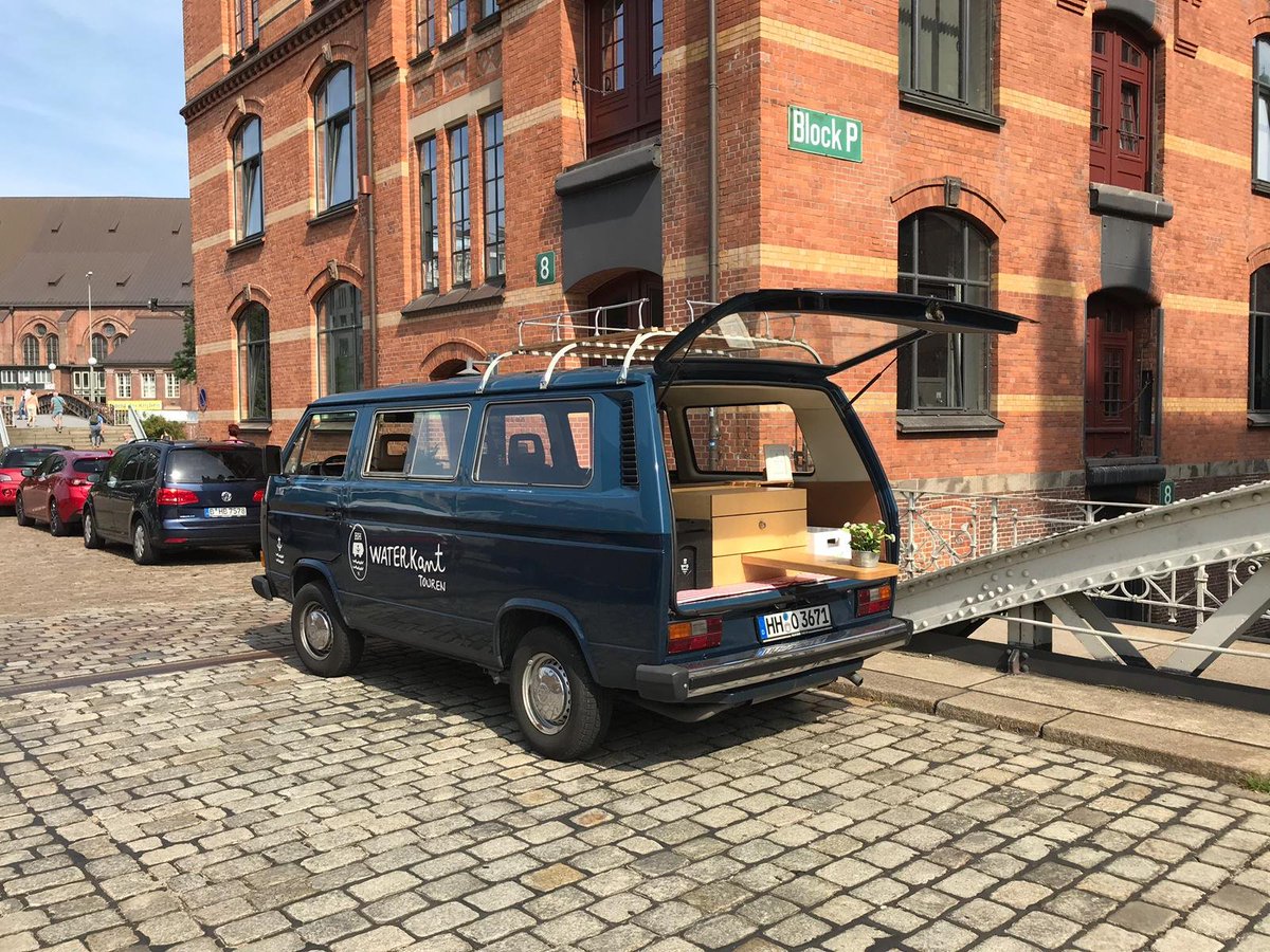ADVANTBeiten's tweet photo. In Hamburg feiern wir heute unser #Sommerfest - mit Bullis gehts zur Team-Challenge und gemeinsamen BBQ auf die Insel #Kaltehofe! #bulli #waterkanttour #BBInsight #beitenburkhardt https://t.co/BQLsmL7AHW
