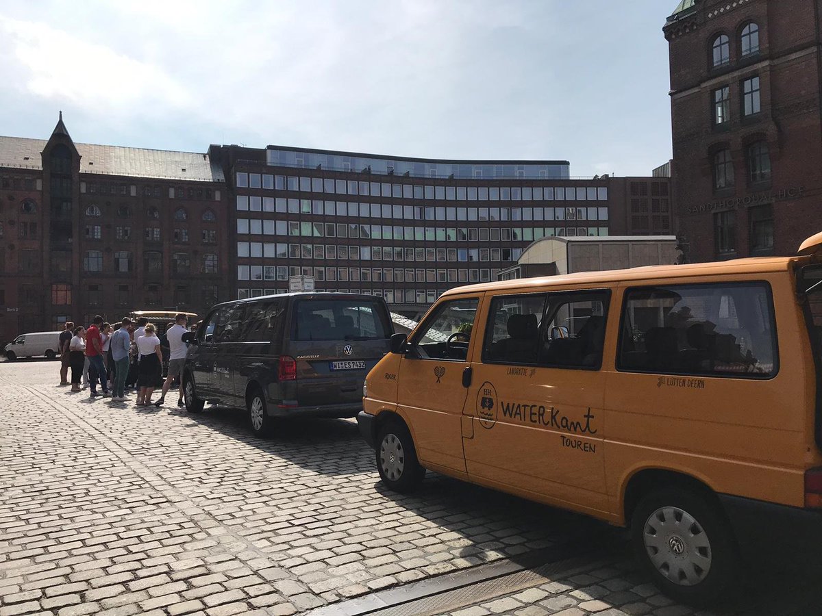 ADVANTBeiten's tweet photo. In Hamburg feiern wir heute unser #Sommerfest - mit Bullis gehts zur Team-Challenge und gemeinsamen BBQ auf die Insel #Kaltehofe! #bulli #waterkanttour #BBInsight #beitenburkhardt https://t.co/BQLsmL7AHW