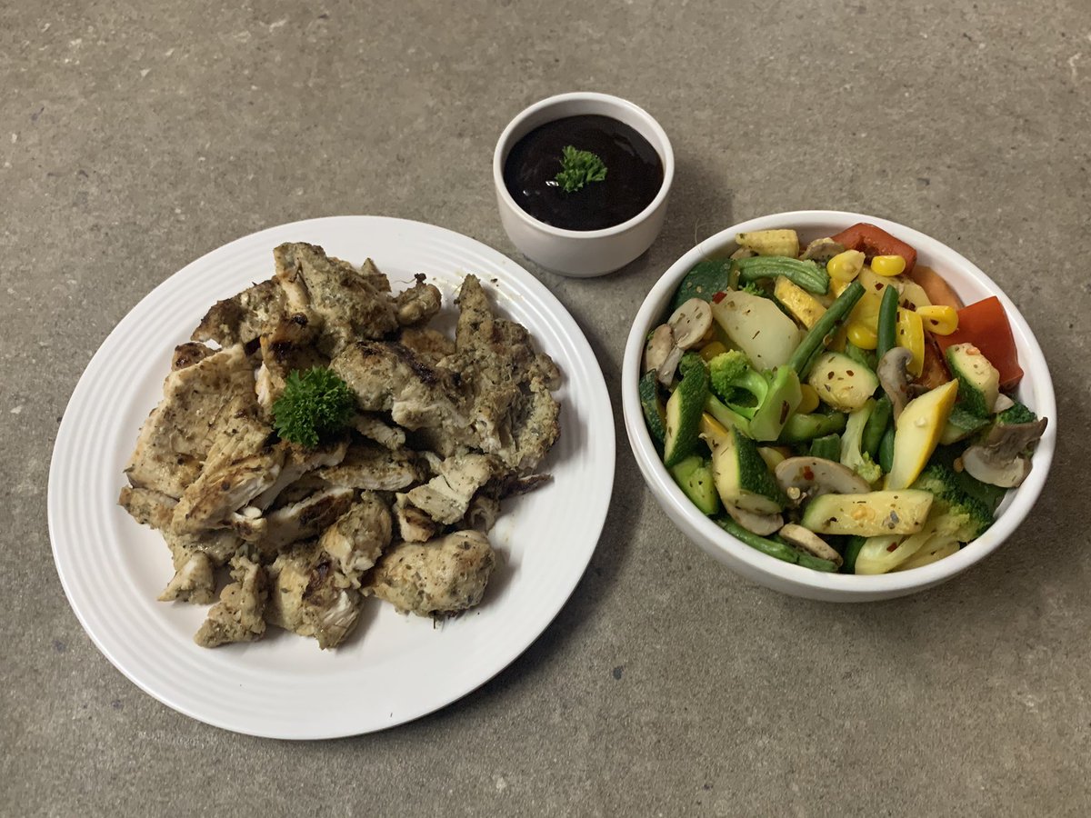 HealthBowl_IN's tweet photo. A perfect dish with a portion of Grilled Chicken and Sauteed Vegetables in choice of sauce.
👉❤️Super Healthy &amp; Nutritious Food of the day ❤️👈.
👉👉Order Now at #HealthBowl
Eat Healthy🥗! Stay Healthy🥦!!
#superfoods #healthylifestyle #healthyfood #healthyrecipes #noidafoodie https://t.co/Rp80DcLypc