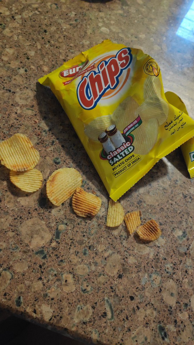 Sharks_tweet's tweet photo. @ChipsEuro  Is this the quality of the product you guarantee?  The potatoes used to make chips were rotten. Bad product!!! https://t.co/WZBwNhd17I