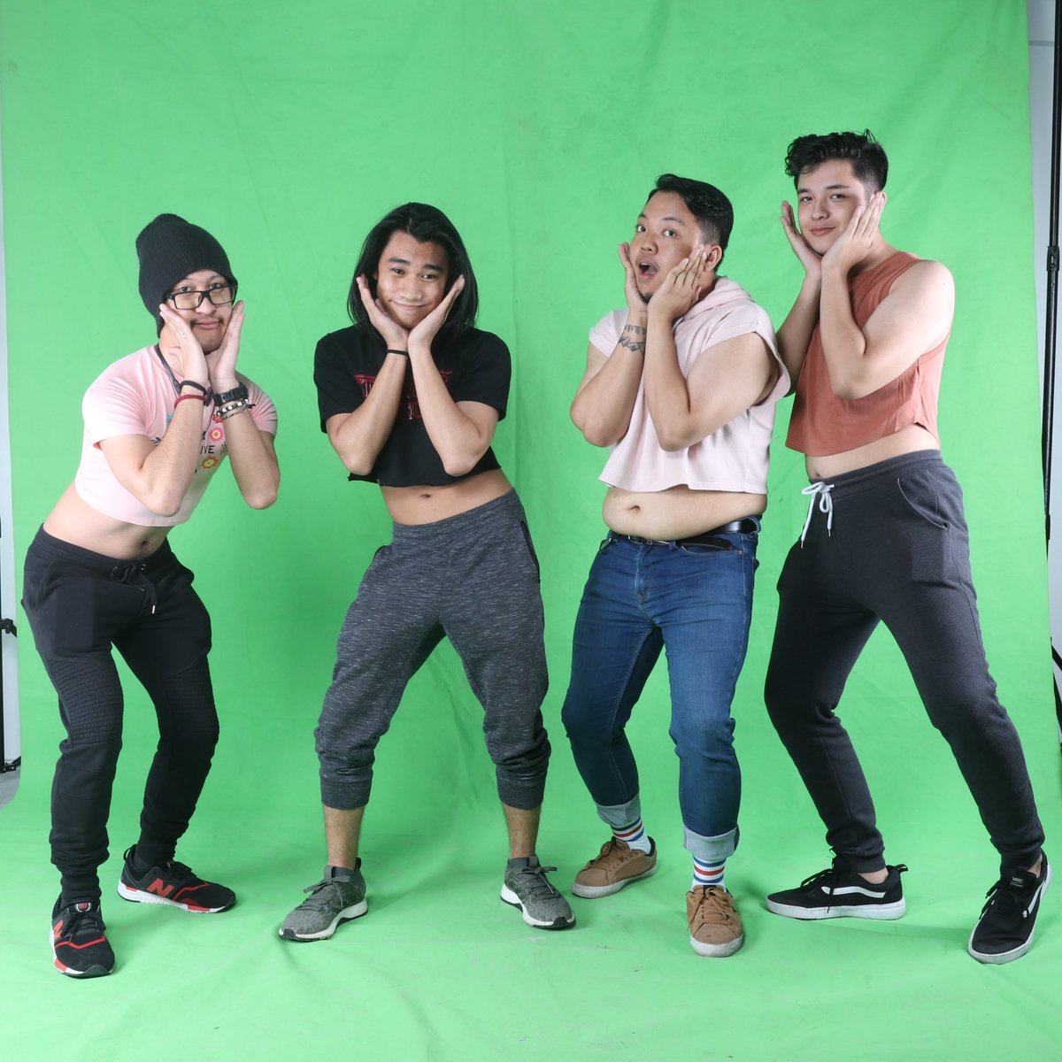 izzythetomato's tweet photo. #switchtomint if u like boys in crop tops *:ο½₯οΎβ§ https://t.co/Mb99AwSznQ