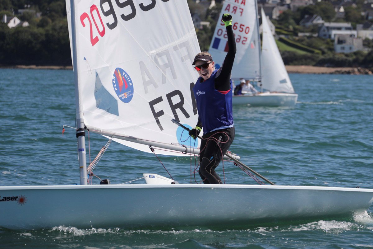 FFVoileEvt's tweet photo. [Laser Radial Filles] Quel duel entre Manon Peyre et Juliette Bone. Du vrai Match-Racing ! Bravo à Manon, la nouvelle Championne de France Espoirs ! 🔥 #CFESE 
📷 - Alexis Courcoux https://t.co/T72mvRT3c6