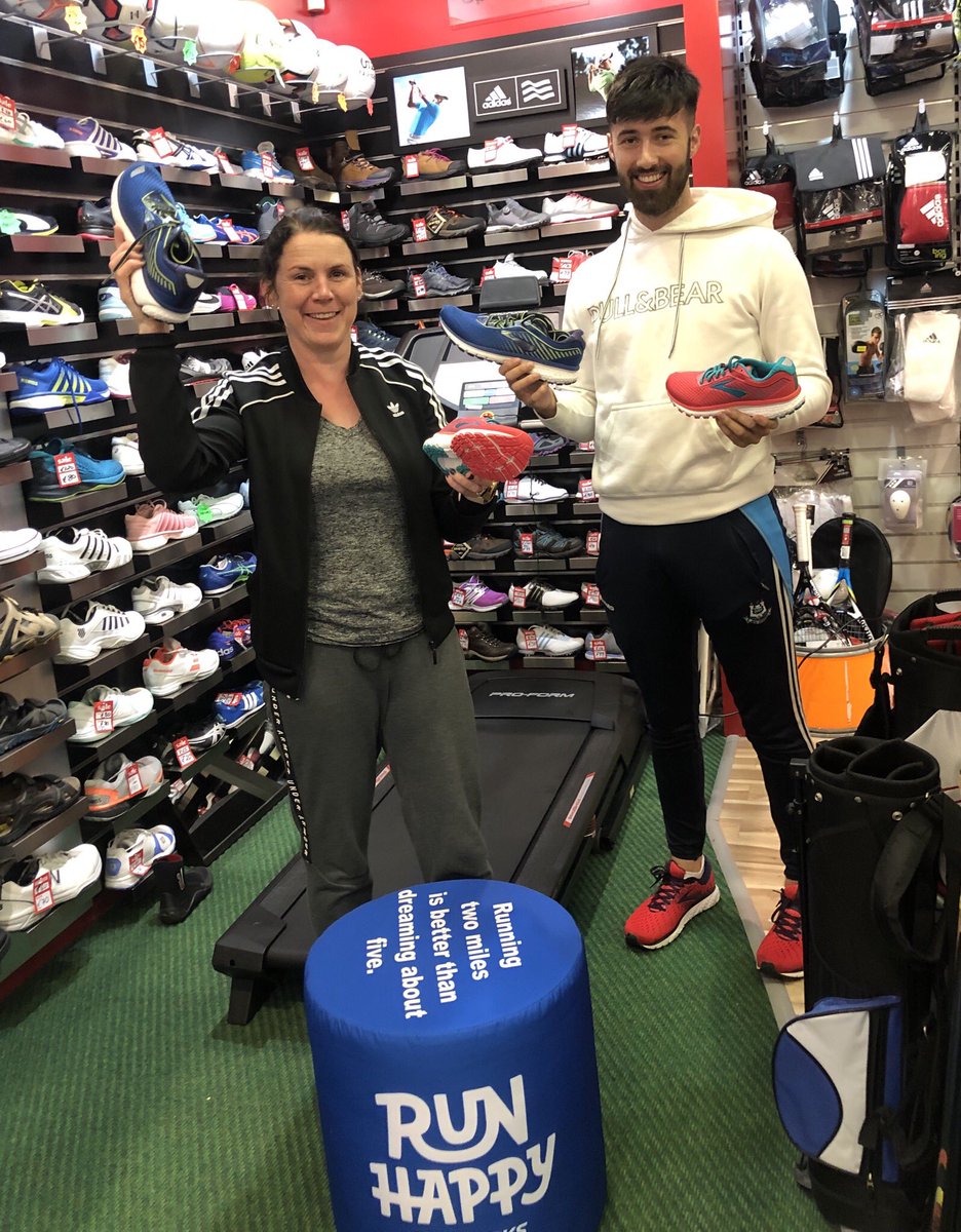 brooks running shoes retail stores