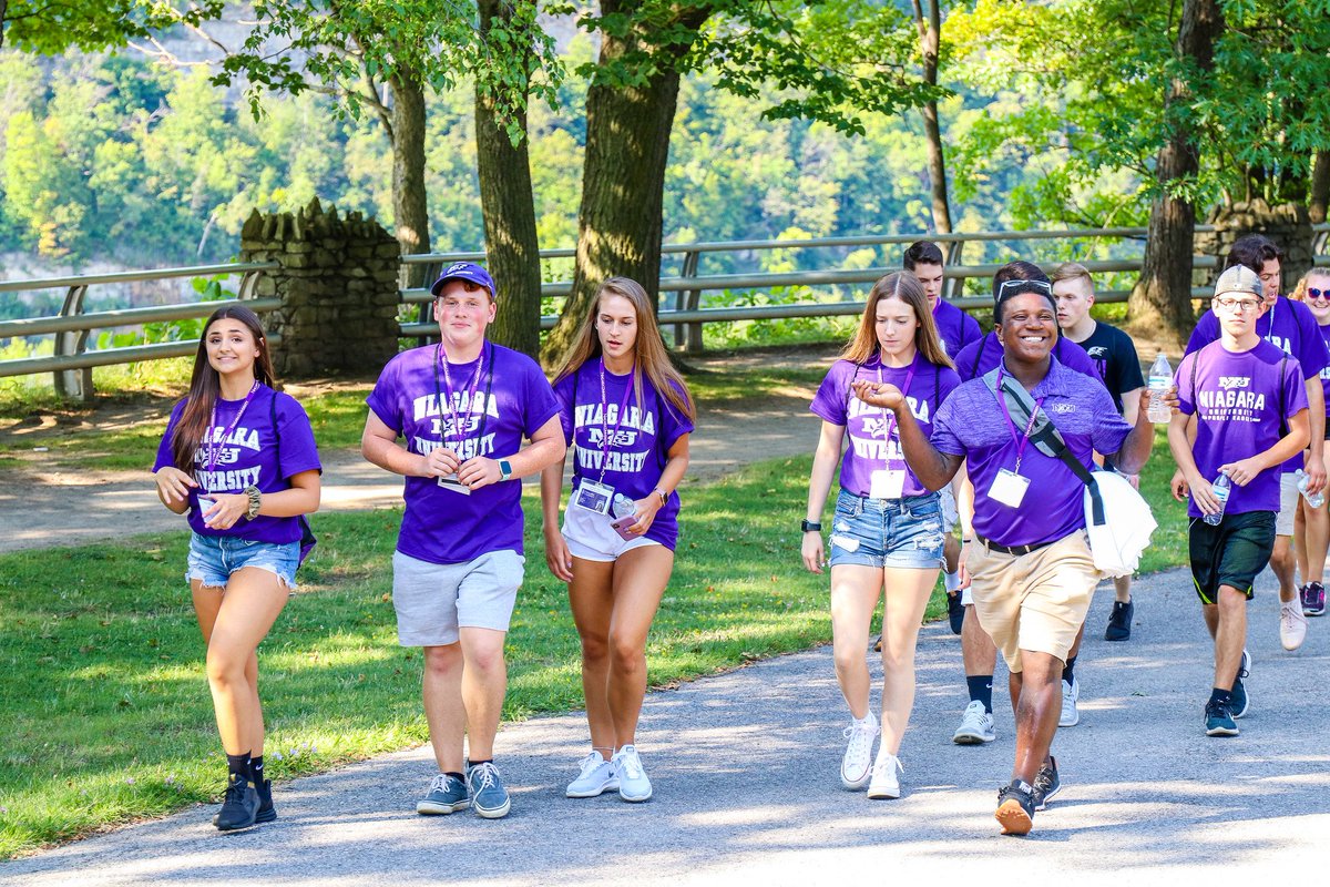 “When you come to campus, it’s evident...there’s no question that Niagara is purple.” 💜

ow.ly/cC0S30prAn3

#NationalCollegeColorsDay