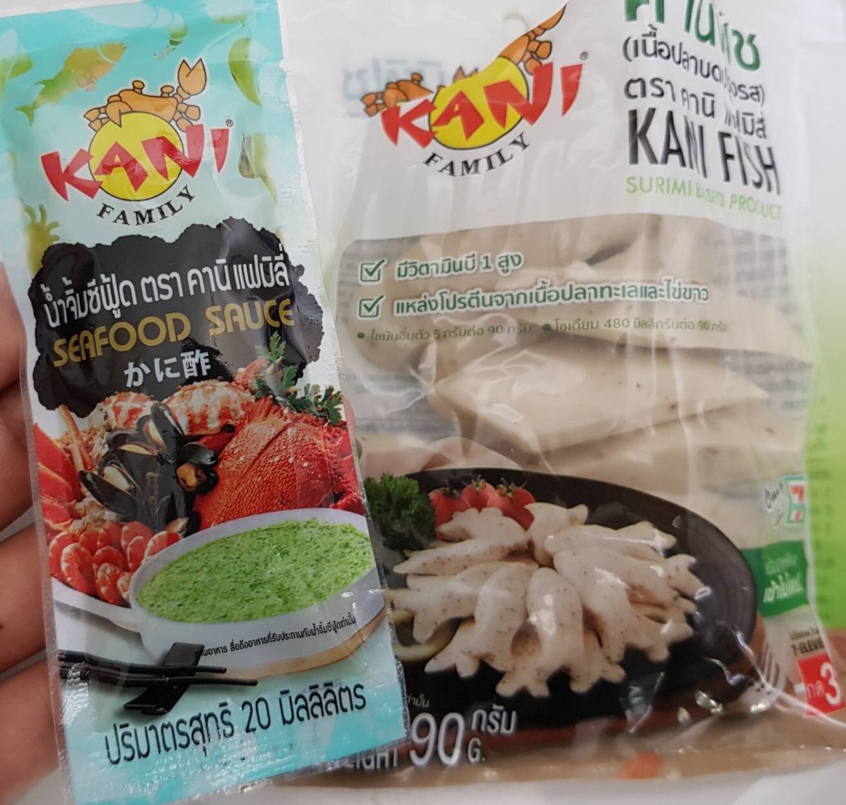 belldelagua's tweet photo. เข้า 7-11 แล้วไม่รู้กินไร ลองของใหม่กัน สิ่งนี้คือเนื้อปลาบดปรุงรส #คานิฟิช มีโปรตีนจากปลาทะเลและไข่ขาว พร้อมวิตามินบี1 สูง มากับน้ำจิ้มซีฟู้ดแซ่บๆ
มีโปรแสตมป์จัดหนักได้ 3 บ. 1 ดวงด้วย All Member ได้เพิ่มอีก 1 บ. ไปอีก
#KaniFish #KaniFamily #คานิแฟมิลี่ #รีวิวเซเว่น https://t.co/D7XrLZIspC