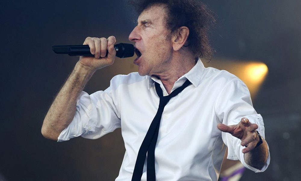 BFMTV_People's tweet photo. Alain Souchon charmé par Emmanuel Macron, un président "jeune", "talentueux", "cultivé" https://t.co/5EDiE3XqWj https://t.co/FGTo9deKFa