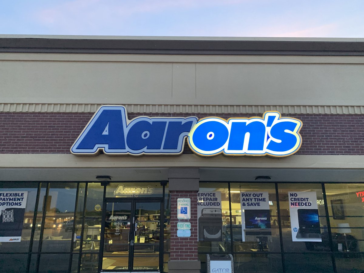 FederalHeath's tweet photo. #FunnySignFriday - A bit ironic don't ya think? Well, they're half on anyway! What is your sign saying about your brand at night? Keep your entire sign "on" with FederalHeath #fixmysign #maintenance https://t.co/yCxRsLuaYP