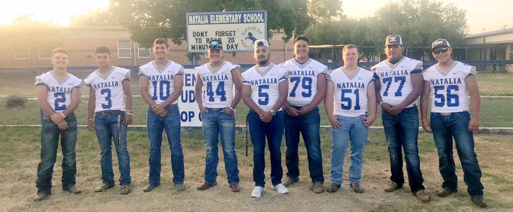 SouthTejas1984's tweet photo. Always awesome to see @NataliaSports Mustangs helping children out of their vehicles on #GameDays
#WeHaveGreatKids
#BeatCole 🐎☝️🏈 https://t.co/8PfDN6PFkv