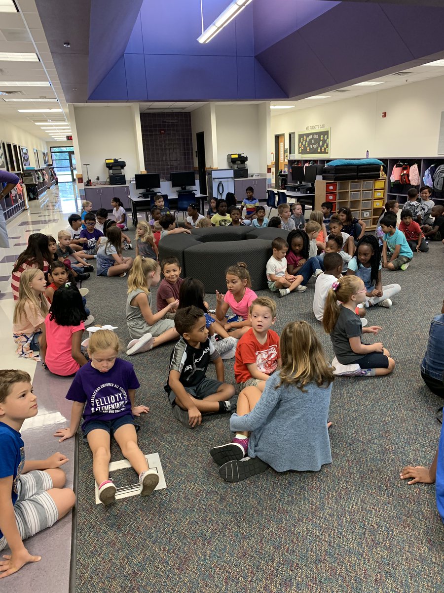 rlcramer19's tweet photo. Our first purple house meeting in action! #elliottlearners @ElliottLearners @MrsALMartin @mrsthomas333 @BeachDreamer70 https://t.co/LY3fDyROrT