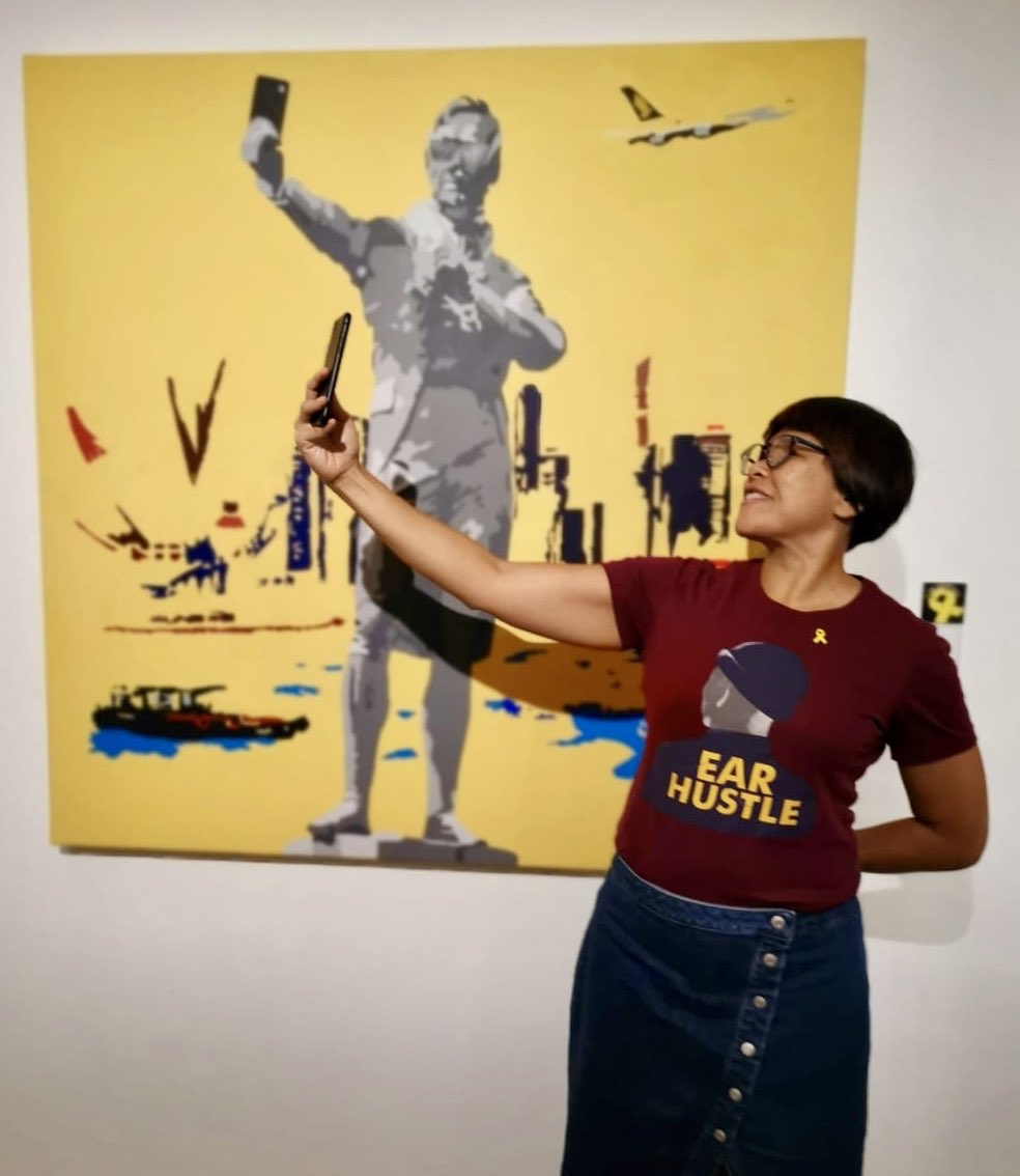 desireekoh13's tweet photo. At @yellowribbonsg Art &amp; Poetry Exhibition, featuring vibrant and spectacular works by #SingaporePrisonService inmates, in my @earhustlesq shirt. Honored to be a small part of the important #SG4secondchances #YRsecondchances https://t.co/owYc8aEwjk