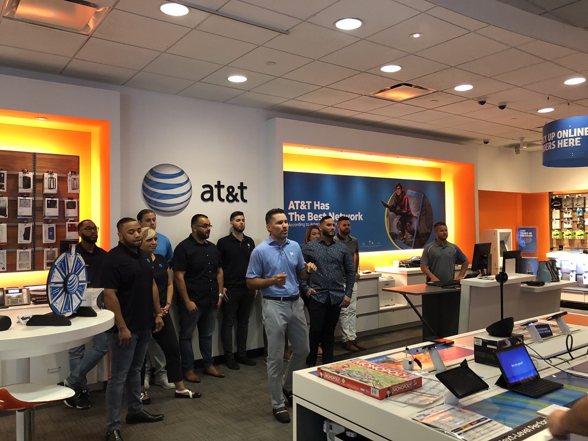 The huddle is live from Milford Mall CT!!! Stay tuned for a special surprise at the end of the call... <a href="/WilliamGStovall/">William Stovall</a> <a href="/JPotter24/">Jason Potter</a> <a href="/pnixnix/">Peter Nixon</a> <a href="/CarolWalsh01/">Carol Walsh</a> <a href="/KiranSatin/">Kiran Satin</a> <a href="/ChrisAcerra/">Chris Acerra</a> <a href="/RubenS0to/">Ruben Soto</a>