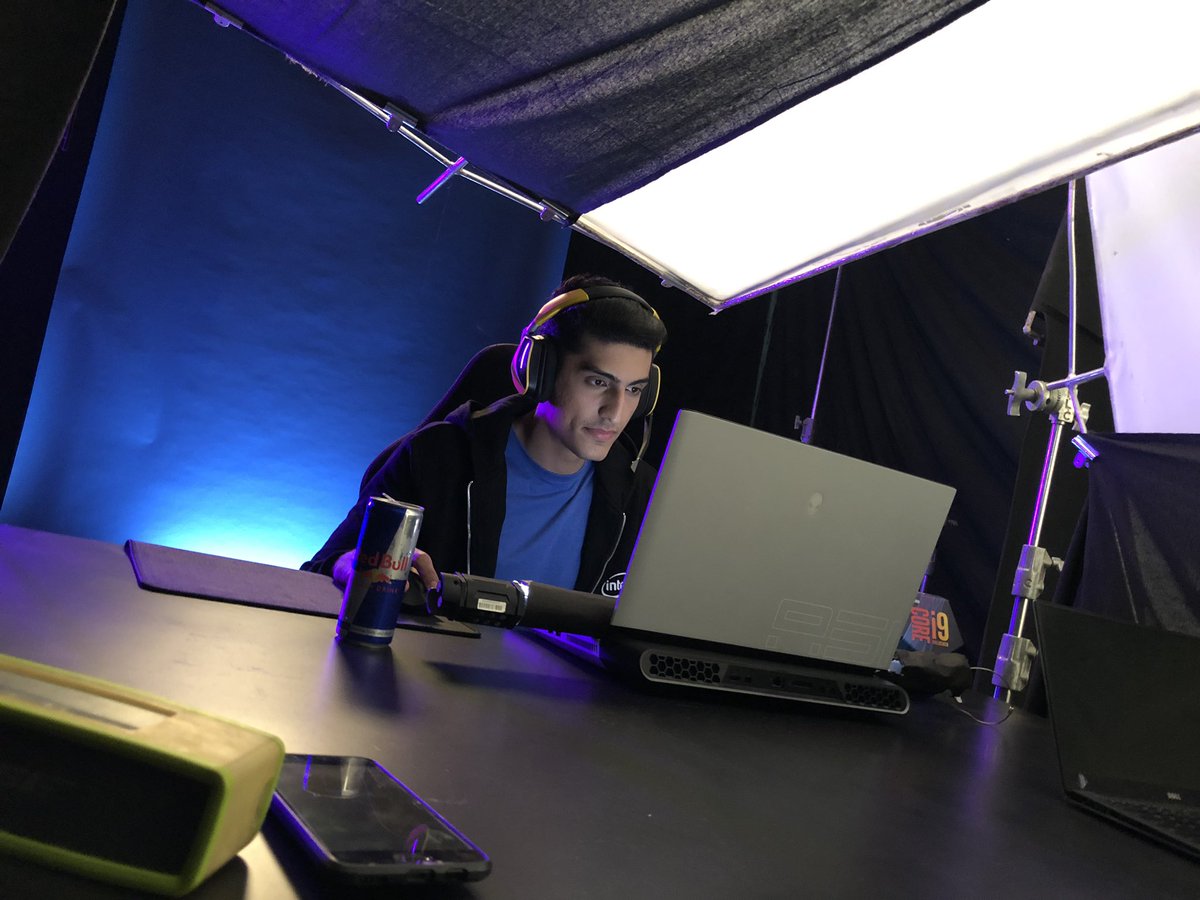 V3nombiceps's tweet photo. #Gamers are not wasting their lives!
We are shooting for multinationals 😉. 
Keep praying #FansLikeFamily. The journey has just started. Lets tell the people we are coming for our dreams 💪🏻. 
#V3nom #Gamer #IntelsUltimateV3nom #GameOnIntel #Alienware #RedBull #GivesYouWings https://t.co/7hjvopLLPZ
