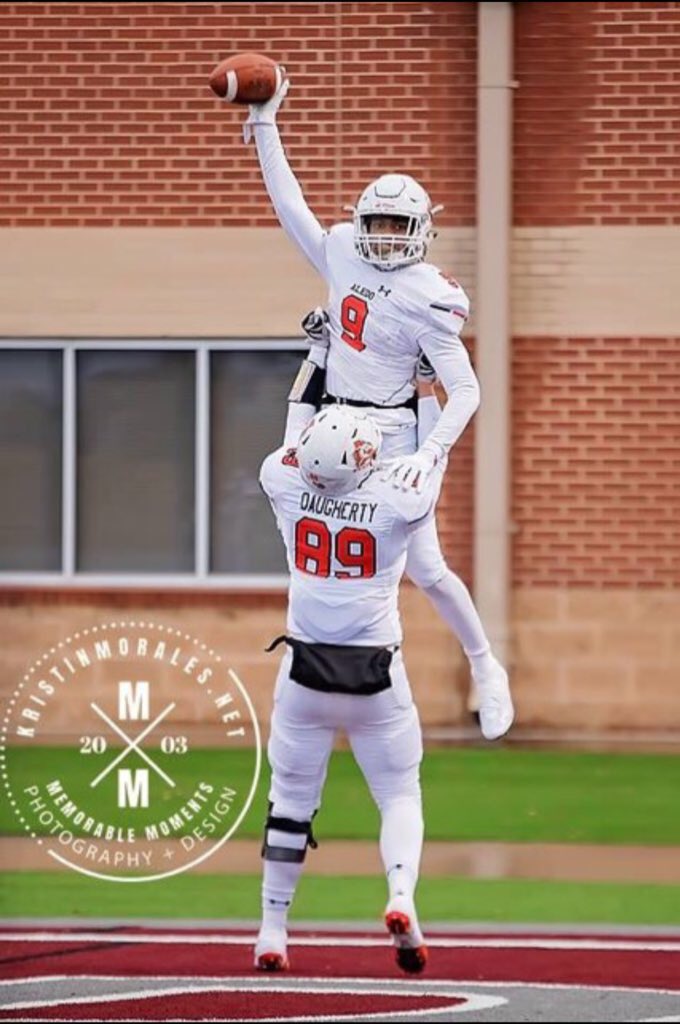 devdart24's tweet photo. Good luck to all my boys out there go get another one!🏈🐱 https://t.co/bYlTAGId8D