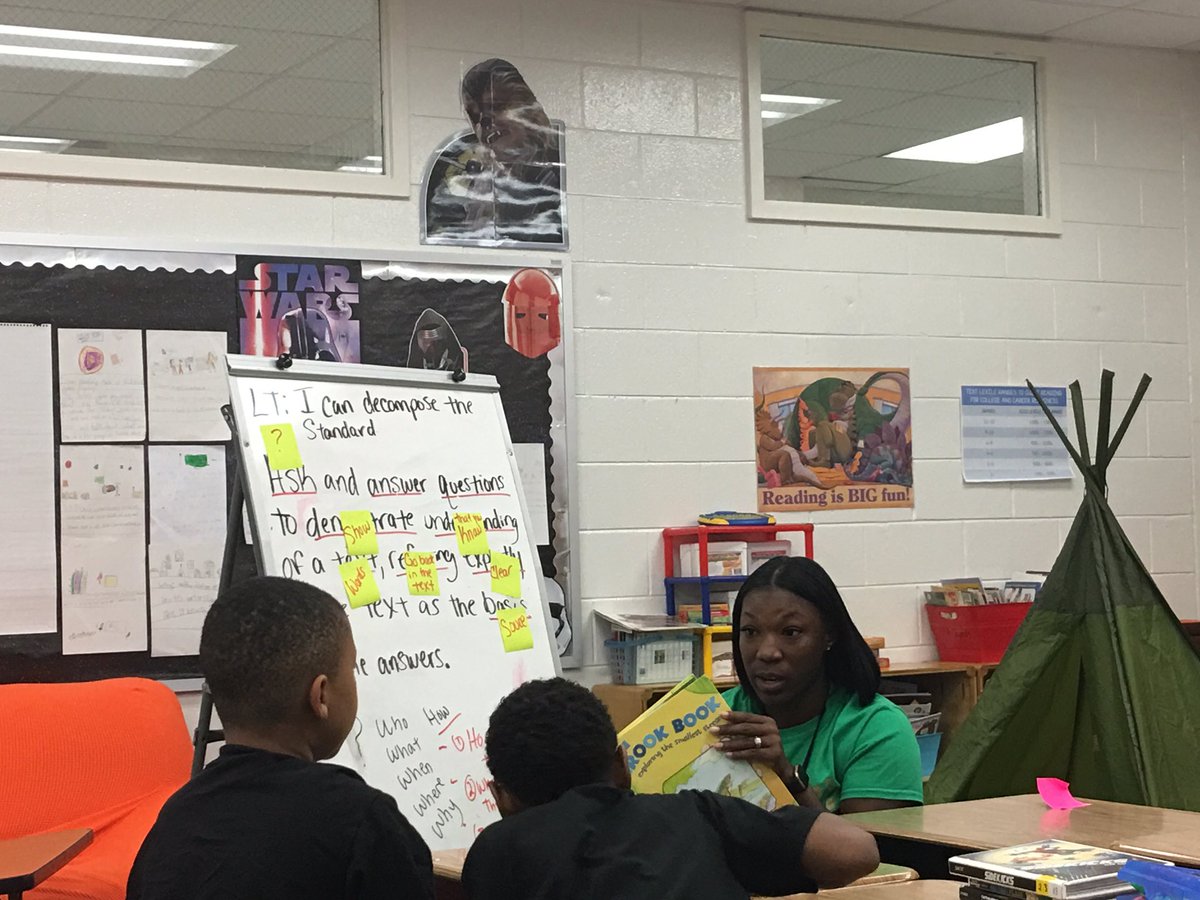 KarenHooker14's tweet image. Caught Co-Teachers deconstructing standards @ SES #SimplyExceptionalSchool @SESPRINCIPAL16 @DmitchellSES1 #Parallel Teaching!!