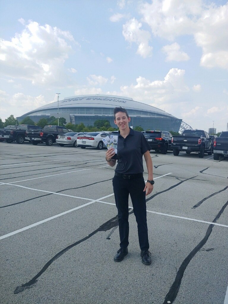 YoungerHaley's tweet photo. First cowboys game 🔥 https://t.co/baFIzihsFI