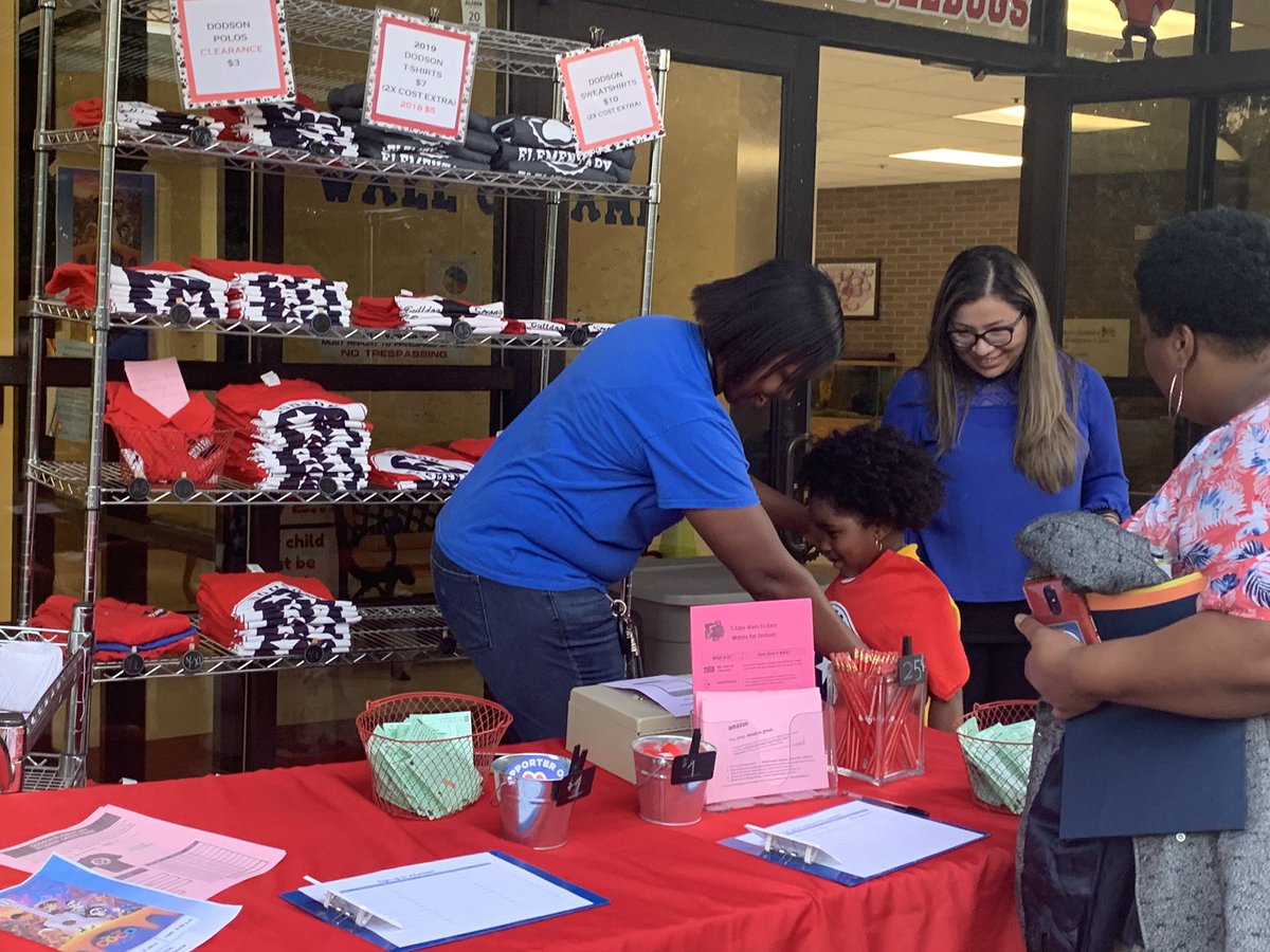 Open House was a great time last night. Appreciate everyone who stopped by to visit teachers and families.  Thanks!  Please enjoy the long four day weekend.  We look foreword to seeing everyone back on Tuesday.
