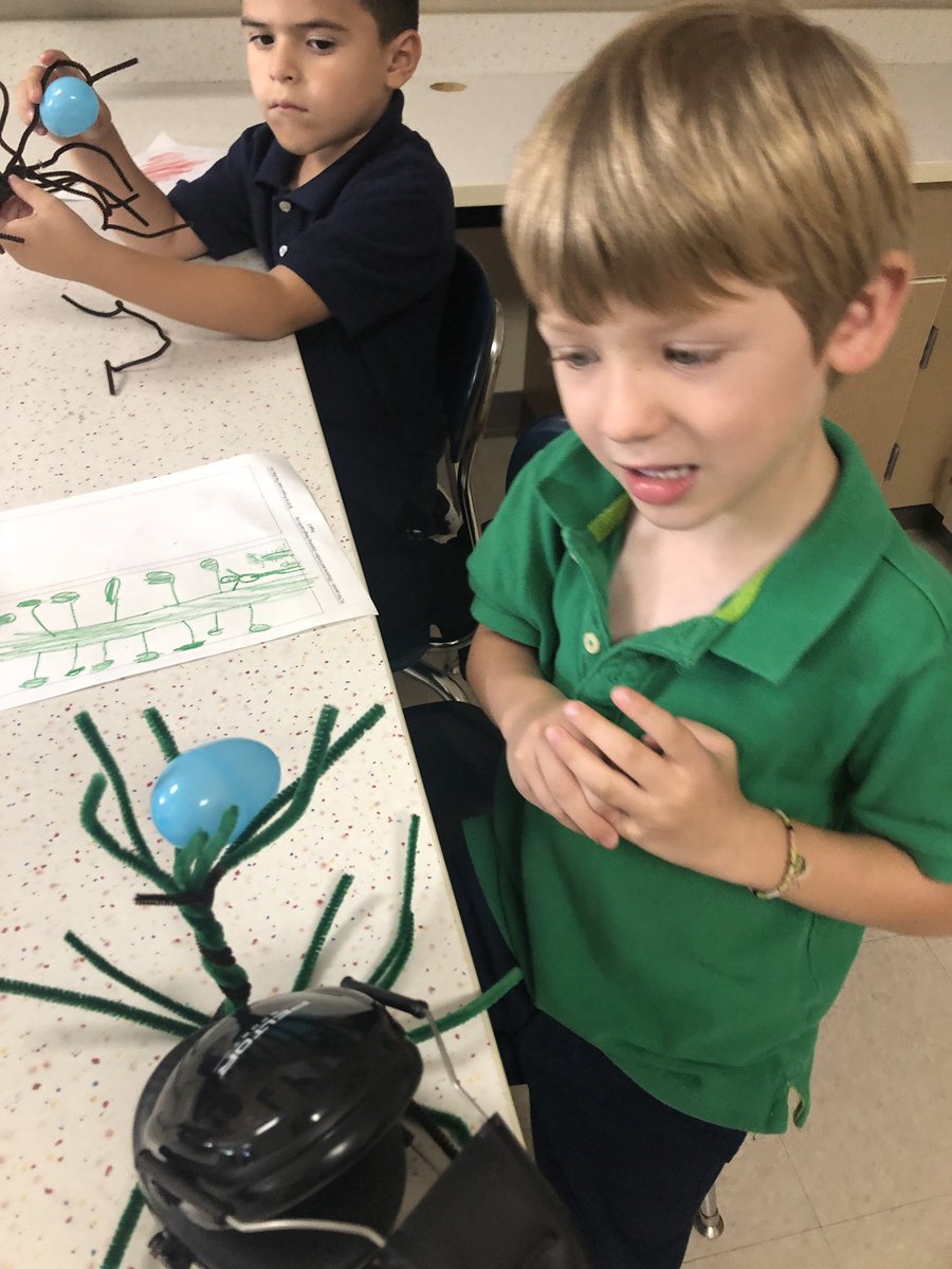 LibertyParkSTEM's tweet photo. What a great week in STEM! LP students learning about structures, pollination, and forces of flight. @LibertyParkElem #PLTW #lpsoars #warrenwill https://t.co/bGlof3MxR6