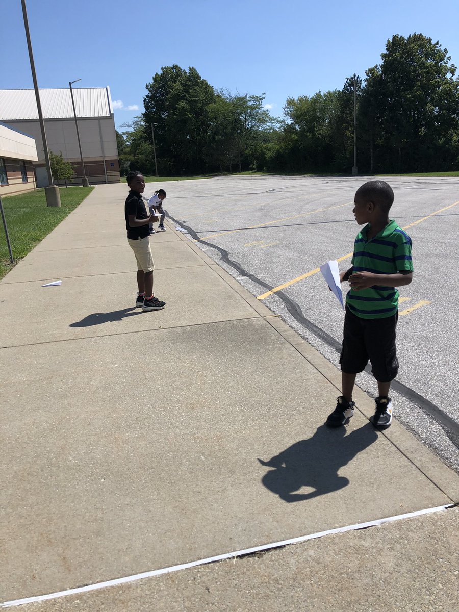 LibertyParkSTEM's tweet photo. What a great week in STEM! LP students learning about structures, pollination, and forces of flight. @LibertyParkElem #PLTW #lpsoars #warrenwill https://t.co/bGlof3MxR6