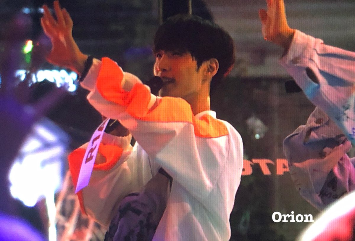 orion_9596's tweet photo. 190830 강남버스킹

나는 여식 무대하는 니가좋다.

#김리안 #리안 #R1AN #BLACK_Y @blacky_twt https://t.co/U5UZvmuWG5