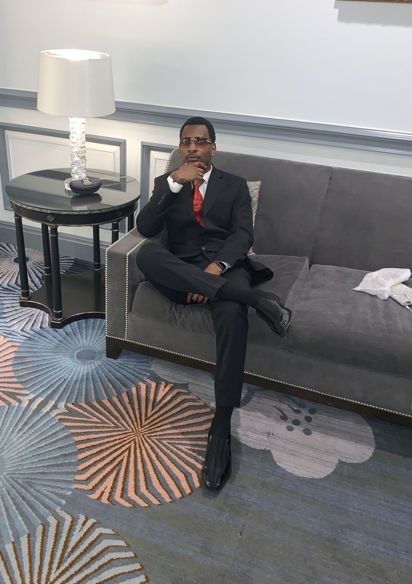 ︻デ═一 tweet media