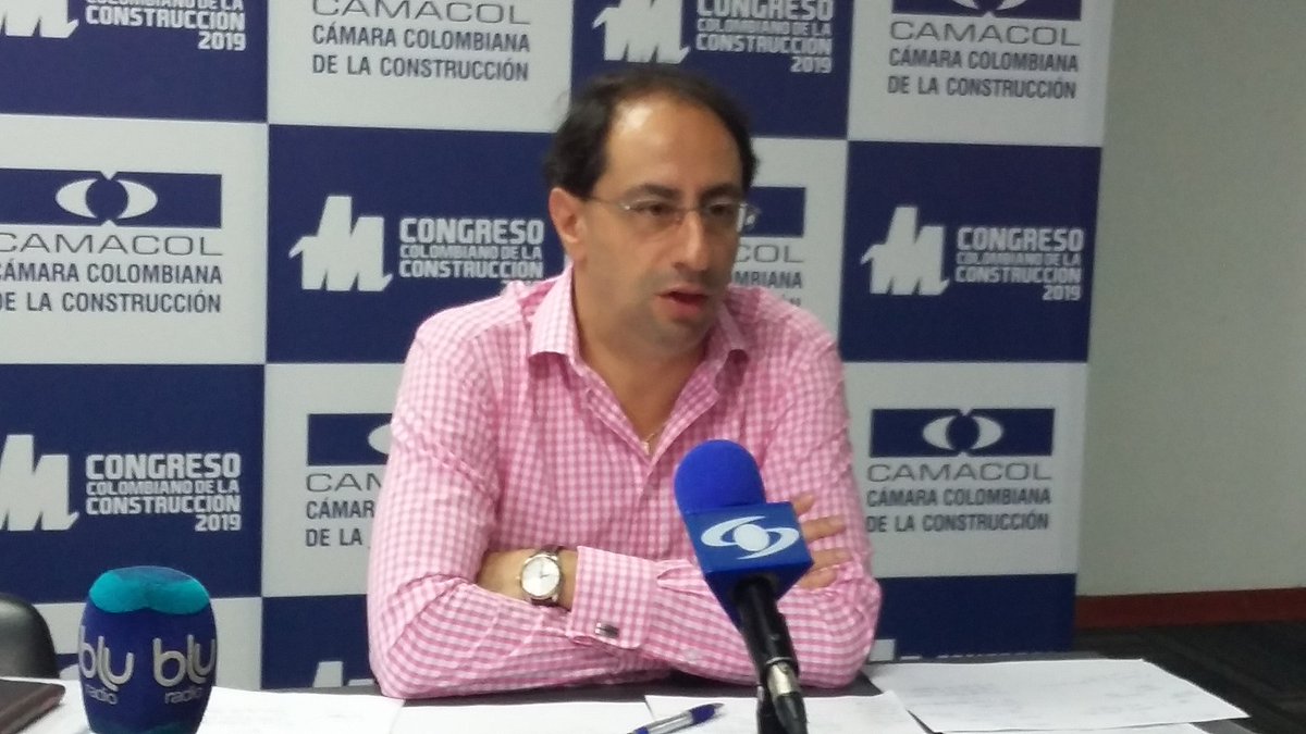 MariaCRComunica's tweet image. @MincomercioCo habla en #CongresoCamacol sobre las oportunidades incluso de tasa para el sector. #Remesas e #Inversionesextranjeras pueden ser claves.