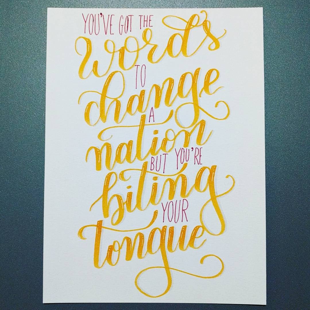 daisyhuedesign's tweet photo. Speak up, tell your truth, nobody will ever do it for you! Also, I used both tips of the amazing Tombow dual brush pens, and it looks great😉 : @emelisande "Read all about it"
@tombowusa @CansonPaper #letteringlyrics #handlettering #brushlettering #tombow
https://t.co/dFGP0Z92Aj https://t.co/BKT5nkW0Xg