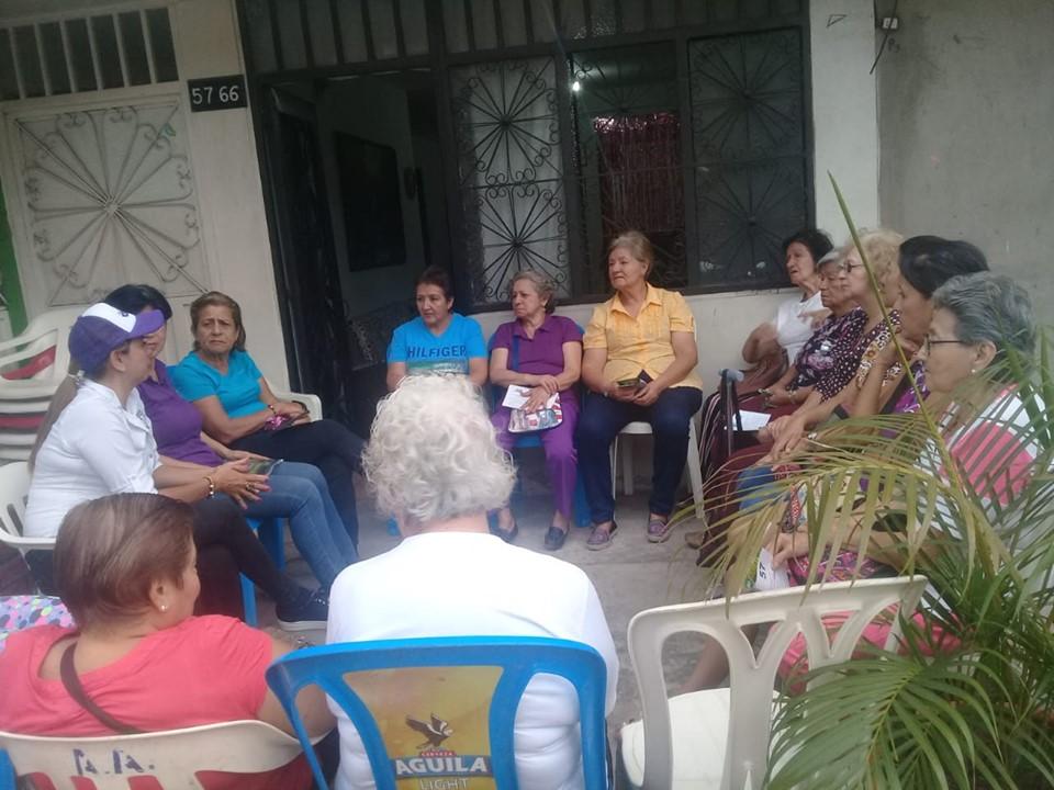 LuzAsamblea's tweet photo. Por que nos interesamos en el adulto mayor? 
por que entendemos que dentro de poco tiempo o mucho nosotros también lo seremos, por eso tenemos que tratarlos con amor y cariño ASAMBLEA #ADA57 #Unaluzparasantander #MargaritaGuerrero concejo bucaramanga ADA 4 https://t.co/4wdTKs0BnL