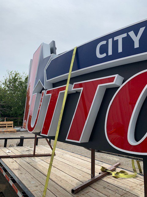 CNDSignsAustin's tweet image. Check out this custom #ChannelLetterSign for the city of #Hutto! Give us a call today for your free quote📞📞(512)888-9788
#signcompany #companysign #companysigns #thesignscompany #cndsignsaustinsigncompany #austinsigncompany #signcompanyaustin