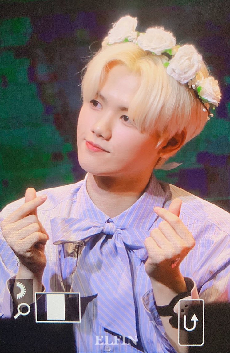 elfin_mh's tweet photo. 190830 여의도 팬싸

첫팬싸 정말 정말 고생해써 💕

#X1 #엑스원 #강민희 #민희 #MINHEE #쾌남 https://t.co/5UZAlr5a05