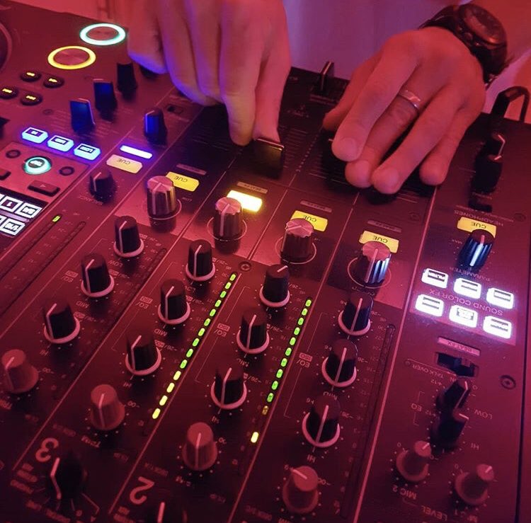 Some drinks and tunes is on the agenda today. Join is for pre-drinks at the terrace before heading to <a href="/_Transmoderna_/">Transmoderna</a> tonight.
