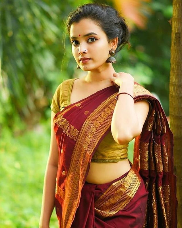 HotSaree's tweet photo. Follow @thejivika 😍 .
.
.
#kolkatadiaries #beautylish #backlessdress #assamese #sareeblousedesigns #sareegermany #sareelover #sareesoverseas #sareescanada #designersarees #sareesnewyork #sareesusa #bridalsaree #beautyhacks #blousebatik #cute😍 #indianfashionblogger 
#delhidia… https://t.co/c75XyP8nL8