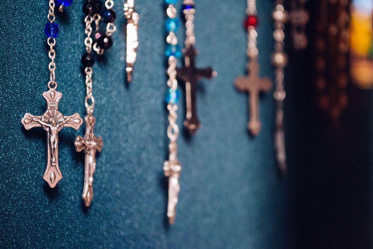 It's Friday -- time again to Fast and Pray! If you have people or intentions in need of prayer, comment below. If you can fast and/or pray for these intentions today, "like" this post. Sacred Heart of Jesus, we trust in you!