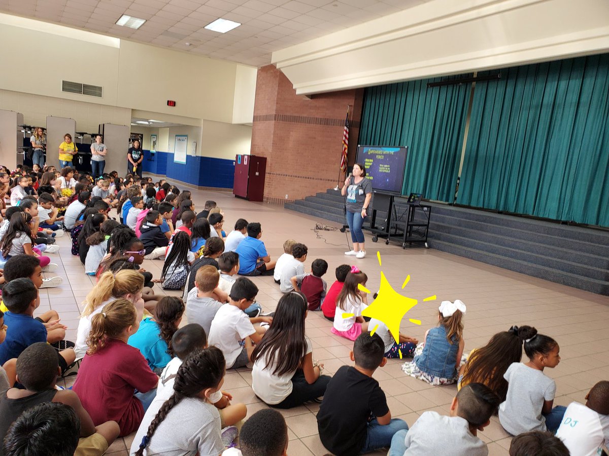 Fielders_Force's tweet photo. Kicking off our school year with a pep Rally! F.O.R.C.E Fielder's Force! @CyFairISD @hairgrovecfisd #CFISDspirit #GameOn @dmk10211 https://t.co/kghdCWbT5w