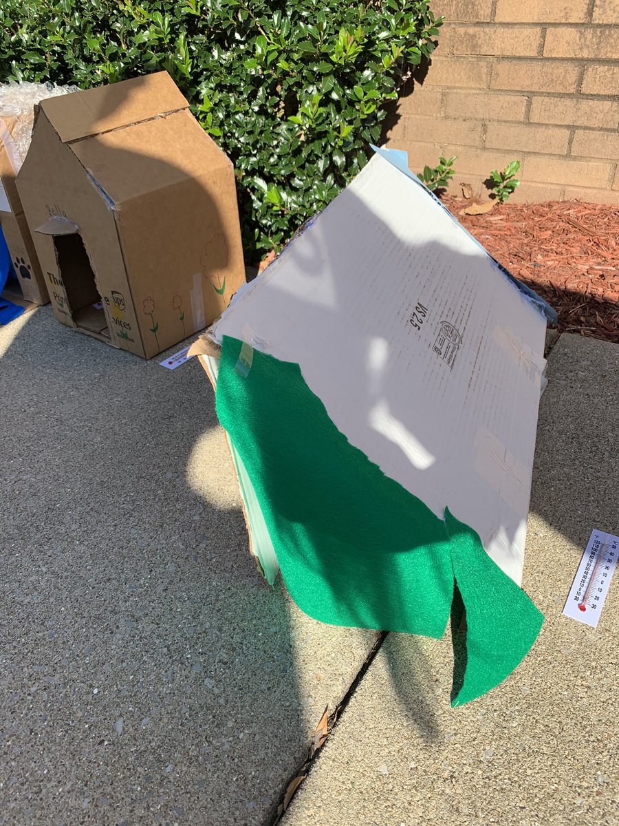 emscott05's tweet image. Vote for you favorite “cool” dog house by liking and retweeting. Introducing the Clout House. Inside it is lined with bubble wrap for insulation. Flaps on both ends they believe will promote air flow.  #STEAM #PanthersInnovate #structualengineers @PikevilleHigh