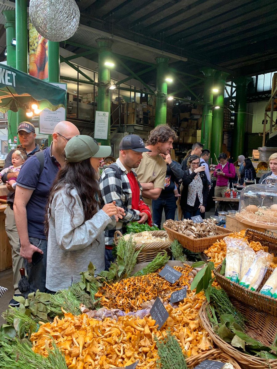 lasuitewest's tweet photo. Brigade day out with Chef Yumiko in search of inspiration for the new Autumn menu.... to be announced soon...
#cafefortyonelondon #cafefortyone #lasuitewest #vegan #plantbased #veganrestaurant #autumnmenu https://t.co/4h3wPZl0om