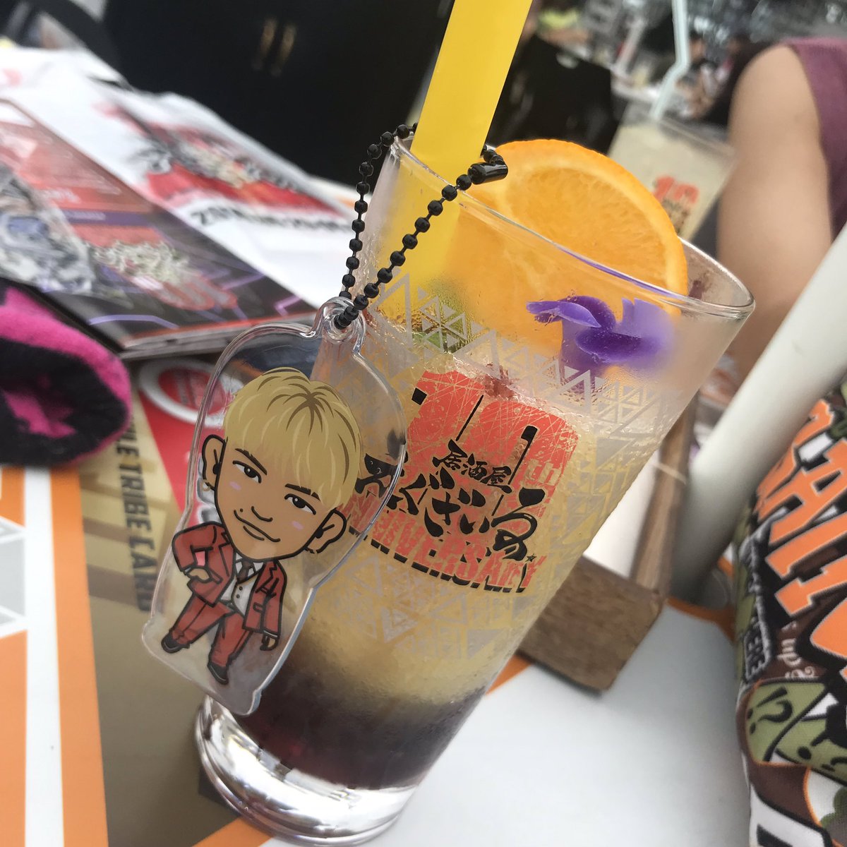 vi_dvx's tweet photo. 今日はだいすきな人に居酒屋えぐざいるで会えました☺️💖
本当に行ってよかった。

お誕生日おめでとう🎉🎉 
一緒に祝えてバースデーソング歌えて幸せだ。 https://t.co/1wfSGh6qbS