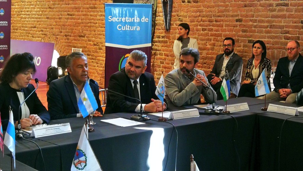 GarecaGc's tweet photo. Junto al Gobernador @DifusionCornejo le damos la bienvenida a los ministros de Cultura de las provincias a la asamblea extraordinaria del @CFCulturaAR

#CulturaMendoza https://t.co/LqgoEIY9jU