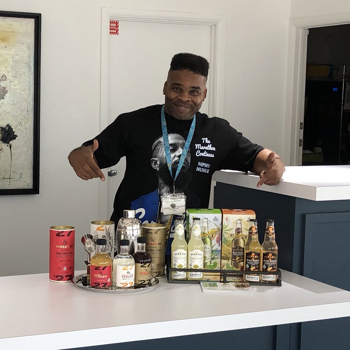 drinktinleys's tweet photo. Now available on the main drag in Palm Springs at the newly-opened Green Dragon 353 S Palm Canyon Dr, Palm Springs, CA. Stock up for #LaborDayWeekend! #drink420 #alcoholfree #highanddry #pineapplejack #sativa #vegan #glutenfree #10calories https://t.co/HkrYigmIek
