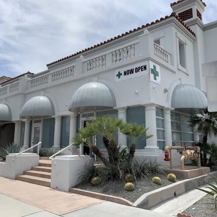 drinktinleys's tweet photo. Now available on the main drag in Palm Springs at the newly-opened Green Dragon 353 S Palm Canyon Dr, Palm Springs, CA. Stock up for #LaborDayWeekend! #drink420 #alcoholfree #highanddry #pineapplejack #sativa #vegan #glutenfree #10calories https://t.co/HkrYigmIek