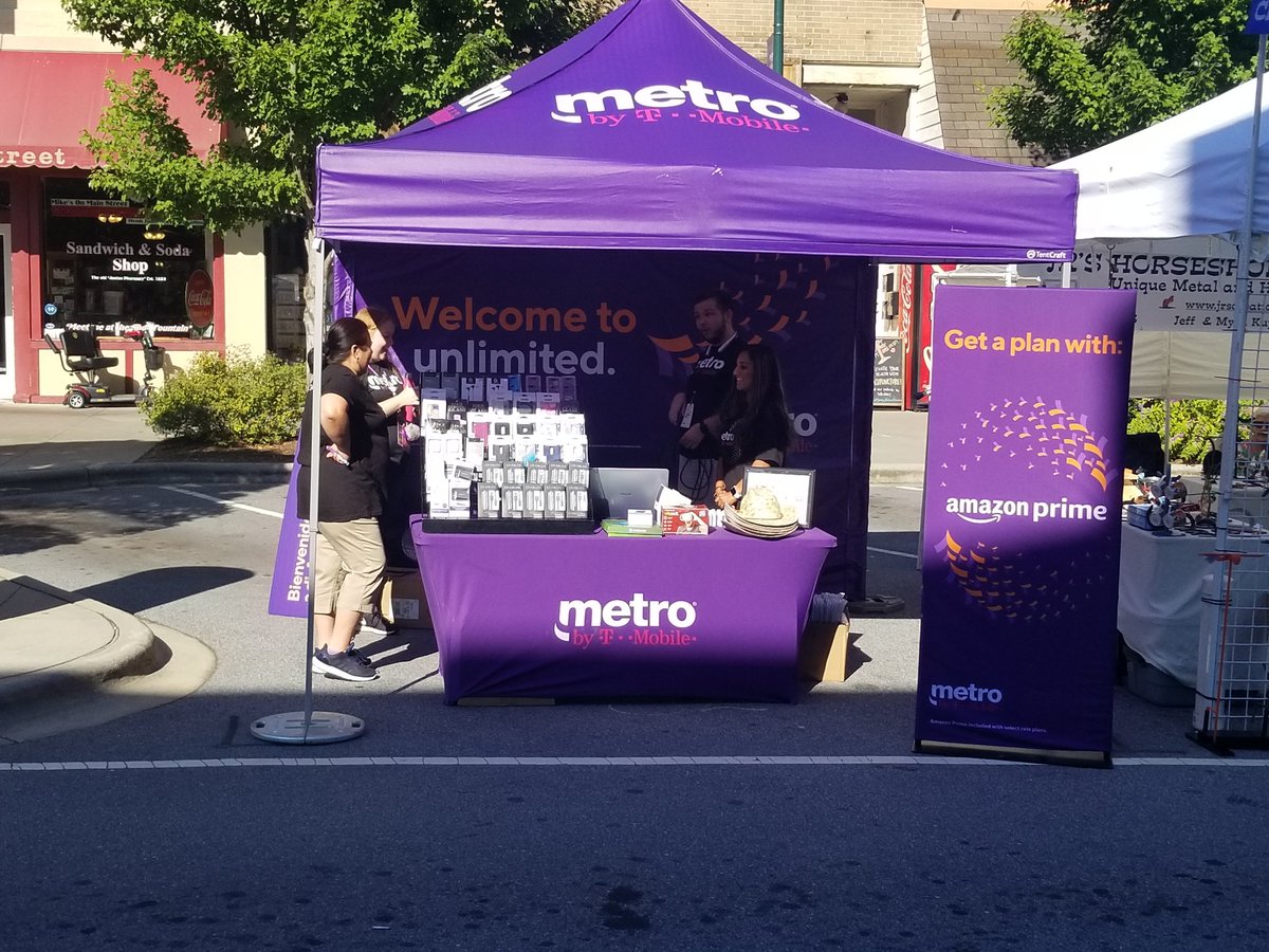 JasonMckillen's tweet photo. If you dig great wireless deals (and locally grown apples), you should be in Hendersonville, NC today. #hendersonvilleapplefestival https://t.co/owiNVUwTvo