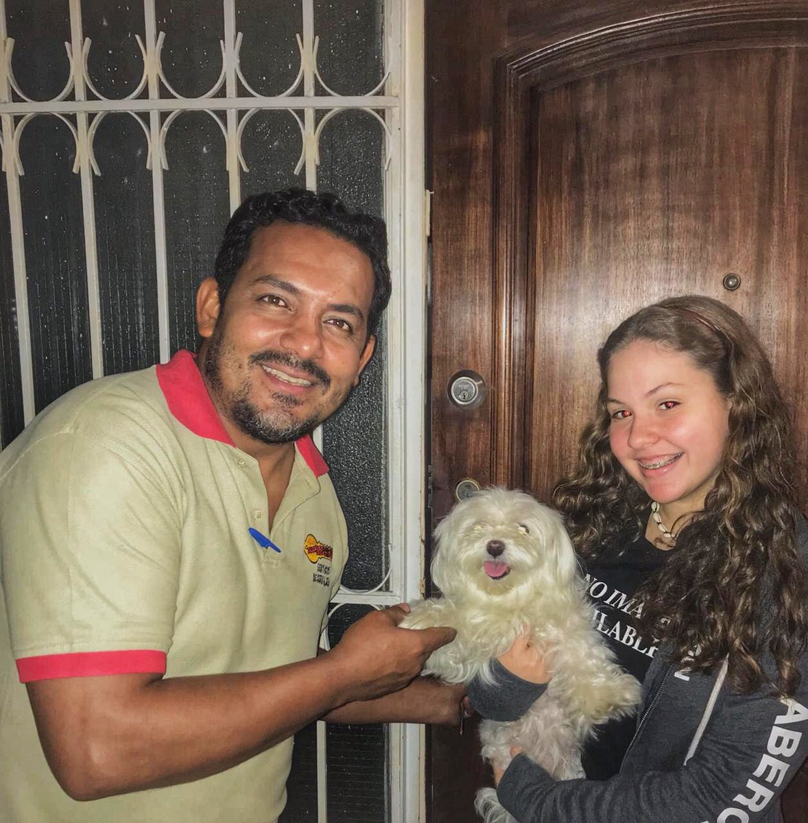 magnoliapty's tweet photo. Cuando dejas la puerta trancada y tu perrita adentro sin querer. #GenteMagnoliaTeSoluciona
.
#TallerMagnolia #Cerrajeros #CerrajeríaMagnolia #CerrajerosPanamá #CerrajeríaPanamá #GenteMagnolia #LocksmithPTY #LocksmithPanama #Cerrajería #Llaves #TuCerrajería #Established1949 https://t.co/0HJzy9hZRW