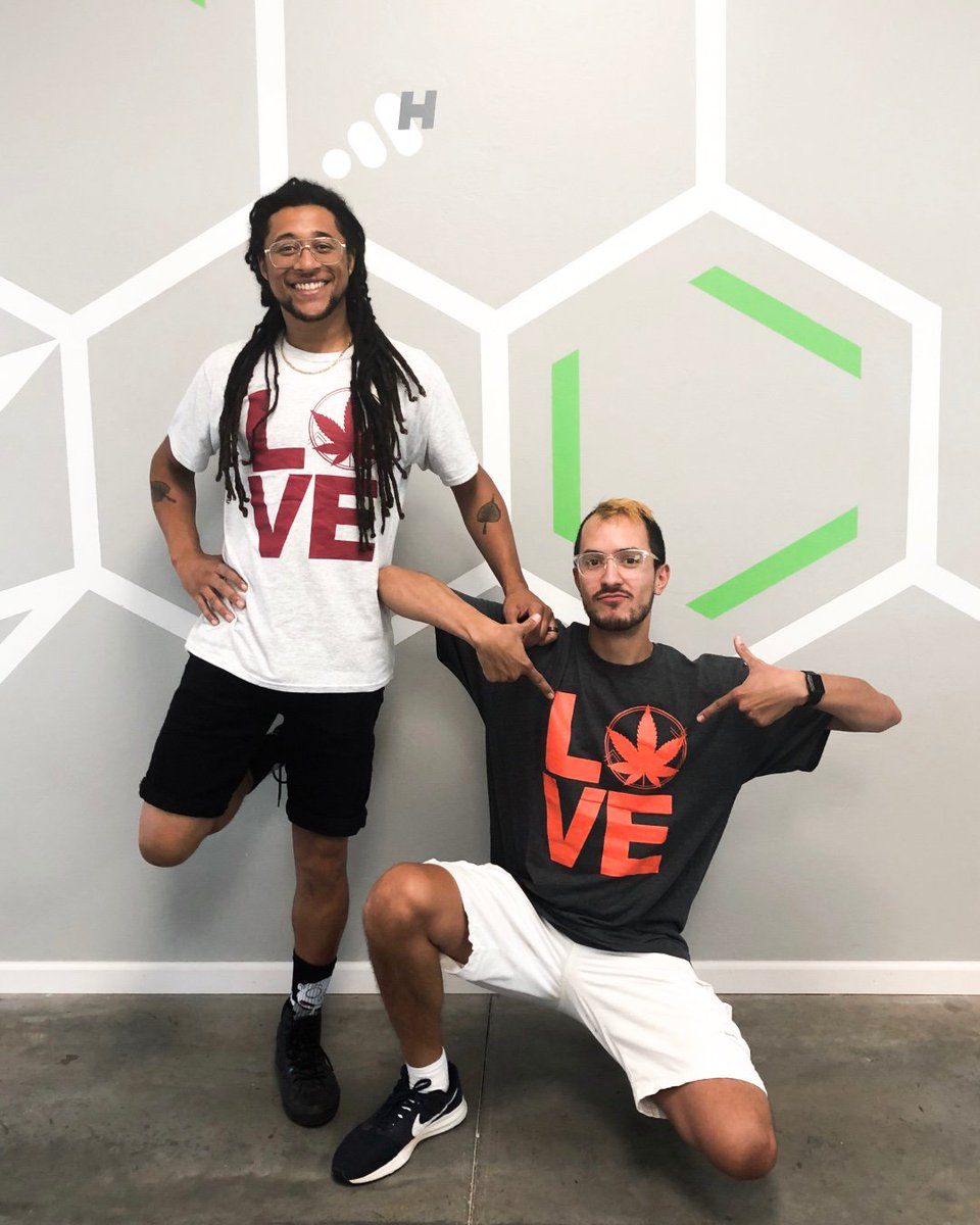 herbnout's tweet photo. Faded Friday in our new Herb'N Out t-shirts! These tees are perfect for football season. Which one will you be getting, red or orange? Let us know down below. ⬇︎⬇︎⬇︎
Don't forget that you will get 15% off your purchase when you wear your Herb'N Out shirt to the store today. https://t.co/yS8yFwZ3oD