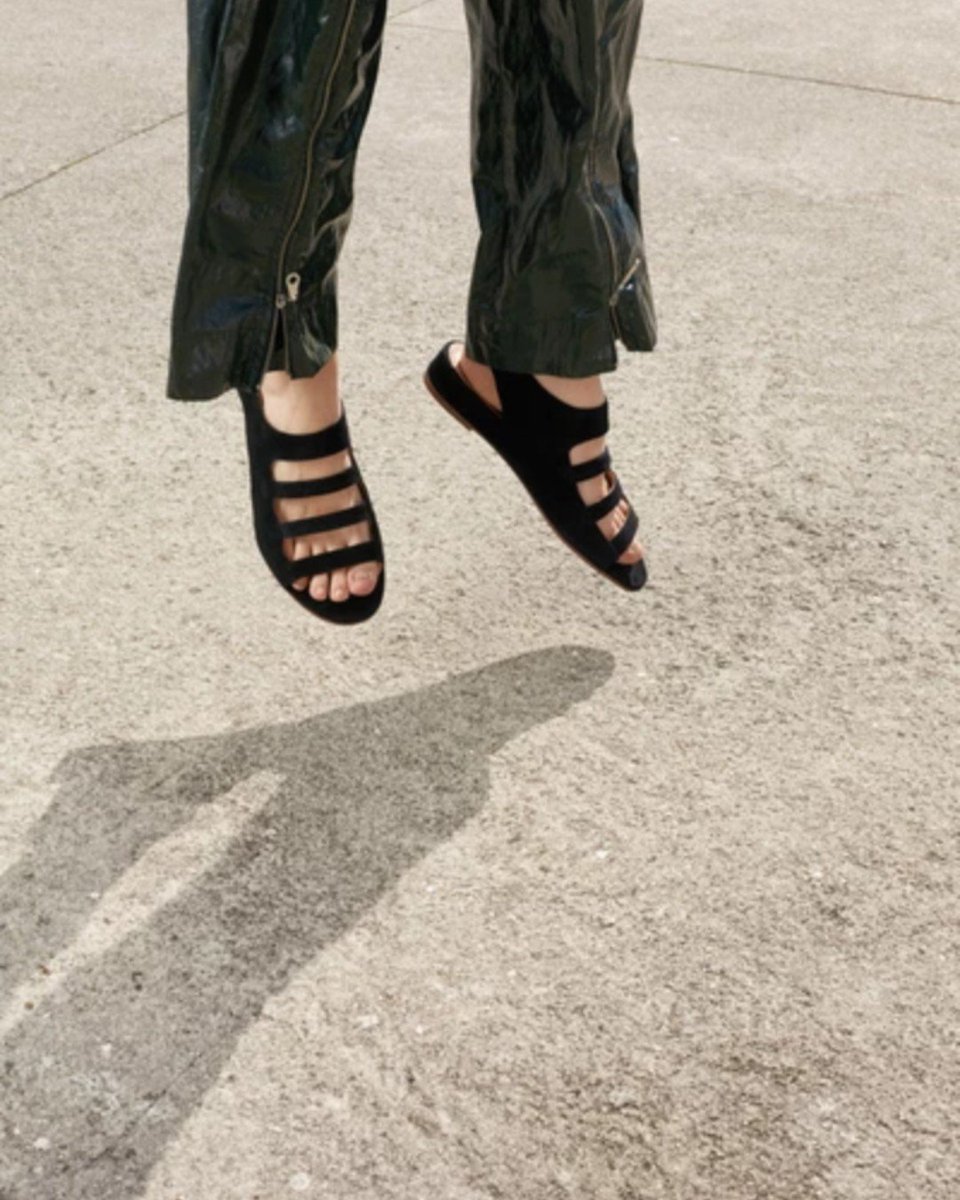 WeekendBarber's tweet photo. CLIMB is all you need — intemporal design, comfortable heel height and soft suede. An instant classic. 👌

A new batch is on the way, but for now only a couple sizes are still available. 

#weekendbarber #instantclassic #saynotofastfashion #capsulewardrobe https://t.co/FkKt2eo9oV