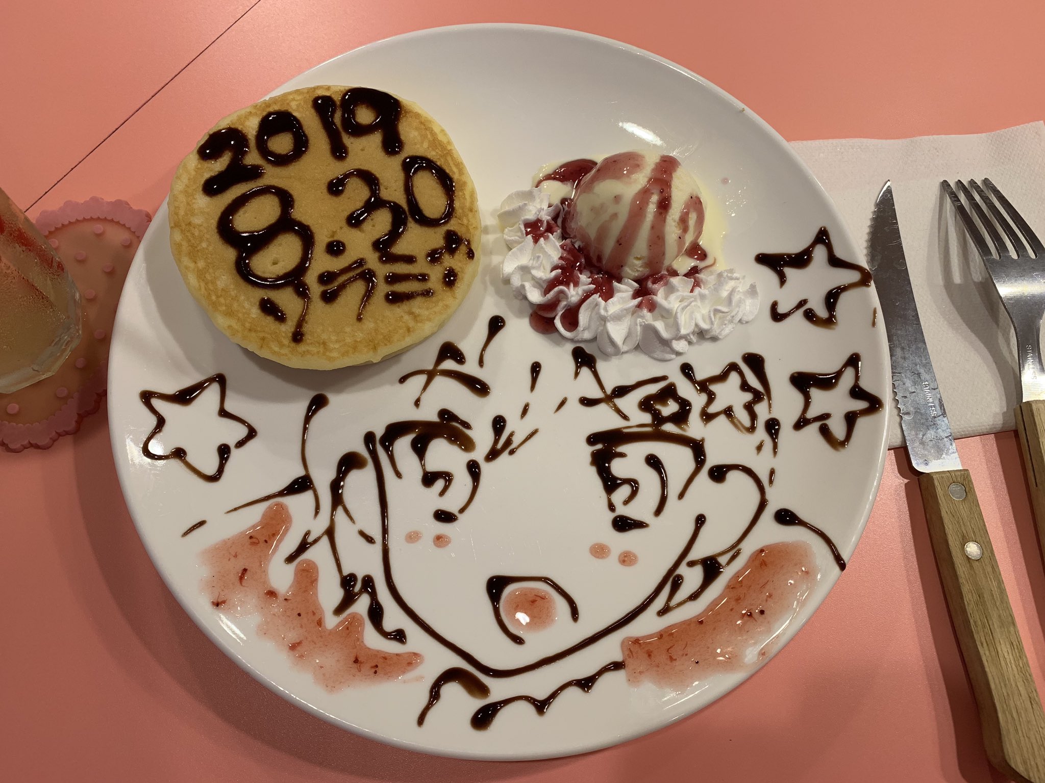 よっしー Ar Twitter ソラミカ学院の パンケーキ 落書きは マギアレコードの 空手道場を営む父親に育てられたボーイッシュな魔法少女 志伸あきらを描いてもらった スッキリしたショートカットの髪に トレードマークのお星さまをきらめかせるあきらだ かるあ