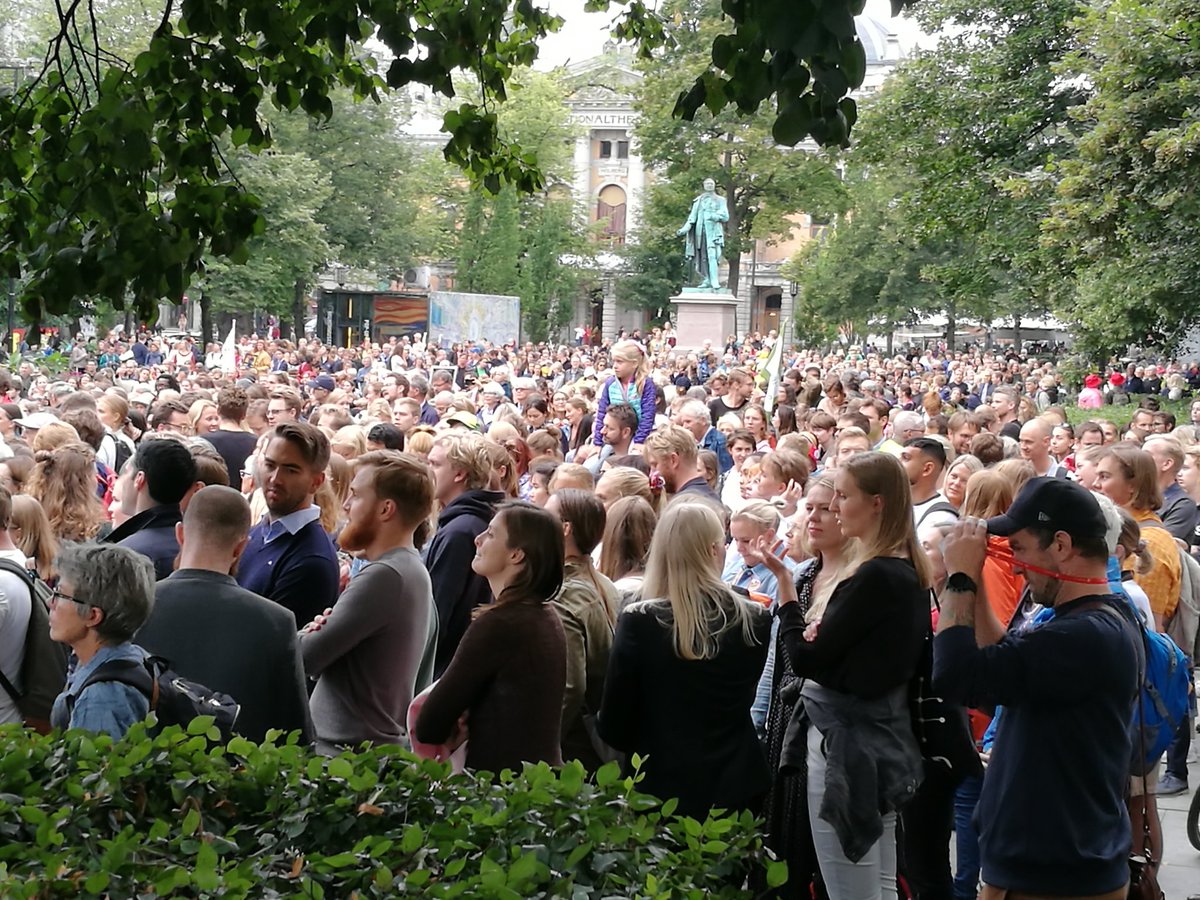 arnestor's tweet image. Unbelievable, ten thousands of  people in front of the Norwegian parliament now,  soon «Roaring for the climate». 100k expected. Maybe the largest Norwegian climate protest ever. School strike for climate tooke place earlier today.

#klimabrølet #klimabroelet 
#FridaysForFuture