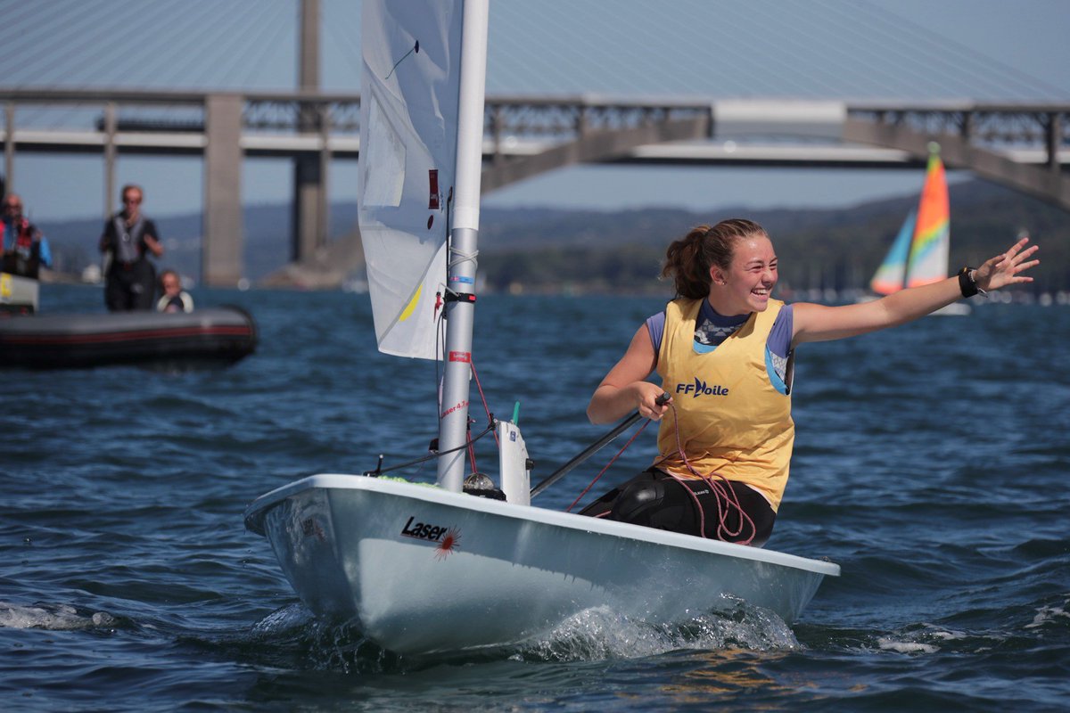 FFVoileEvt's tweet photo. [Laser 4.7 Filles] Théa Lubac (CN Manureva Balaruc) impériale jusqu'au bout ! Déjà assurée du titre l'Héraultaise a navigué à la perfection pour s'offrir également la Medal Race ! De la vraie graine de Championne ! #CFESE 
📷 - Alexis Courcoux https://t.co/S6M46b8v7e