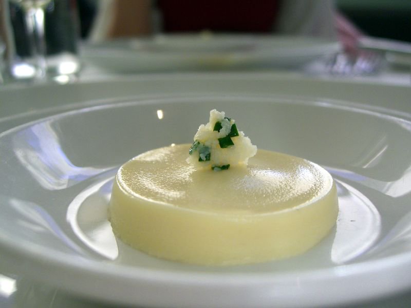 FOT261's tweet photo. As well as in Premium &amp; Dome Class, enjoy fine foods &amp; beverages in First Class. Such items as Amuse bouche, Honey ricotta apple crostini, Currywurst, Bavarian pretzel, Creamy cheese strudel &amp; More! https://t.co/Wi9OjIM24c https://t.co/DZSbqNAcEL