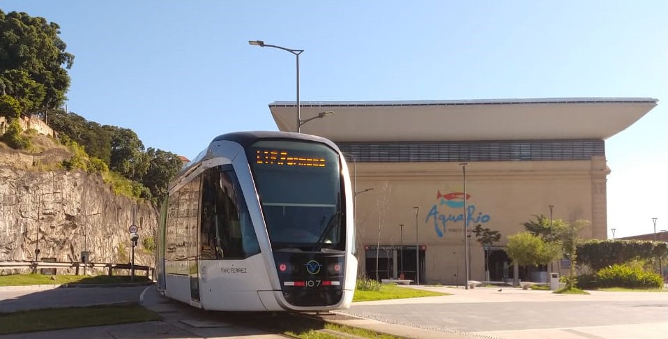 VLTCarioca's tweet photo. Neste fim de semana tem Festival de Pipas no AquaRio. Quem visitar o local terá a chance de participar de oficinas e ver os céus mais enfeitados.
#VemProPorto #VemDeVLT https://t.co/zroUFe8g8p